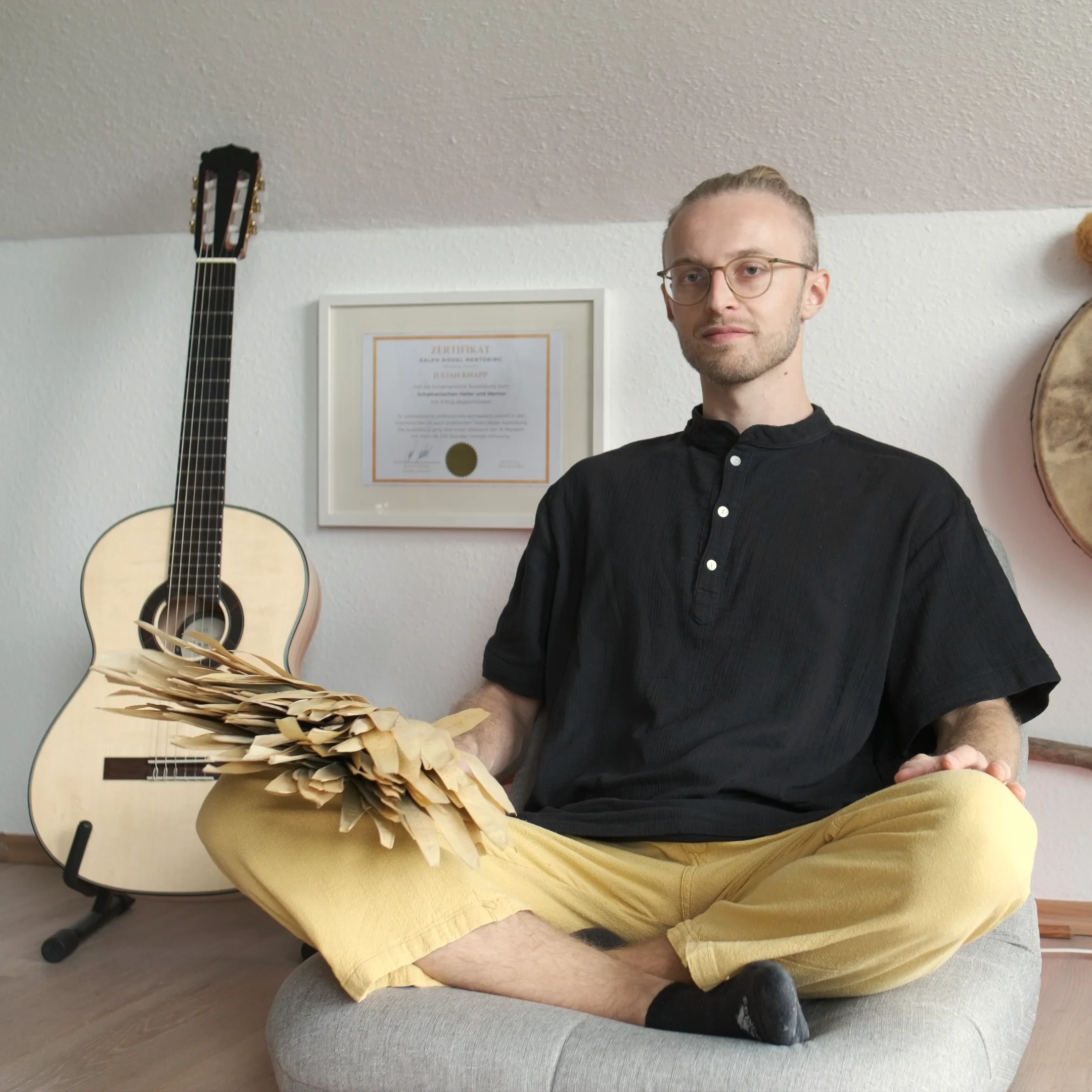 Julian 3 Header Eine Frau und ein jaguar zusammen finden den Weißen Lotus des Lebens